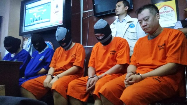 Kelima tersangka kasus TPPU. (Foto: Diah Harni/kumparan)