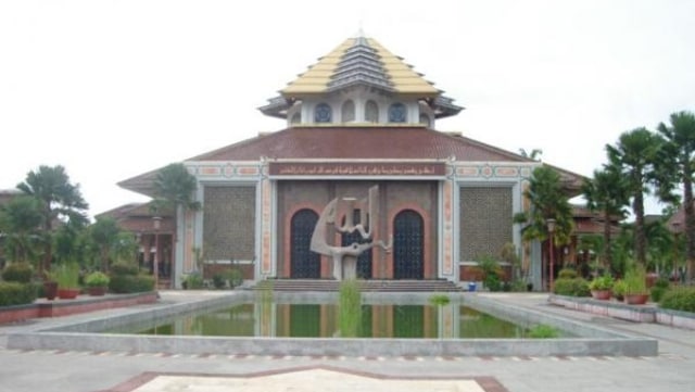 Masjid UGM (Foto: Wikipedia)