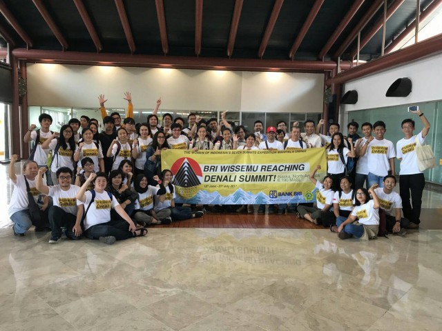 Dua Srikandi Indonesia Bersiap Menapaki Salah Satu Puncak Tertinggi Dunia (2)