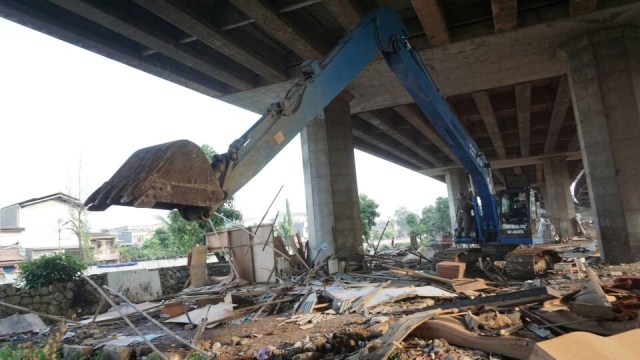 Penertiban Kolong Tol Kalijodo. (Foto: Aditia Noviansyah/kumparan)