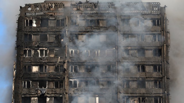 Kebakaran di London (Foto: REUTERS/Neil Hall)