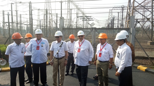 Ignasius Jonan meninjau listrik jelang lebaran (Foto: Novan Nurul Alam/kumparan)