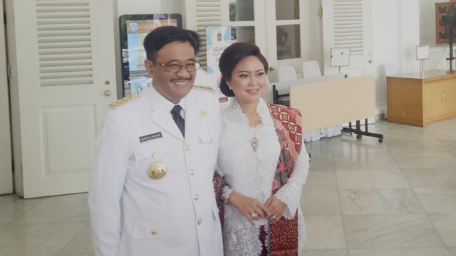 Djarot dan Heppy tiba di Balai Kota (Foto: Johanes Hutabarat/kumparan)