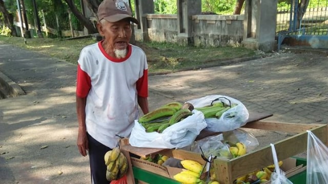 Kakek Suratman (Foto: Facbook/TommyReza Chokolatoz)