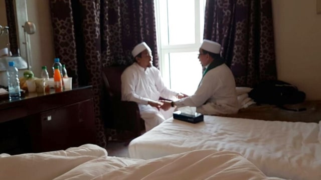 Anggota DPR FPKS Bertemu Habib Rizieq (Foto: Dok.  Kuasa Hukum Habib Rizieq, Sugito.)