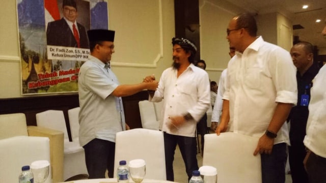 Limbad turut hadir buka puasa bersama Anies (Foto: Wandha Hidayat/kumparan)