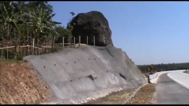 Batu Bleneng (Foto: YouTube)