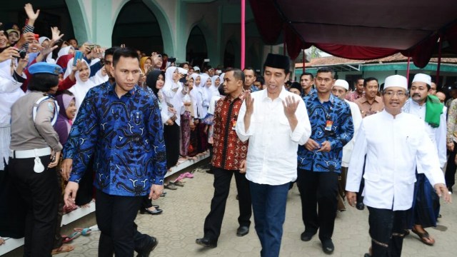 Jokowi kunjungi Pesantren Al Ihya Ulumudin. (Foto: Kris/Biro Pers Setpres)