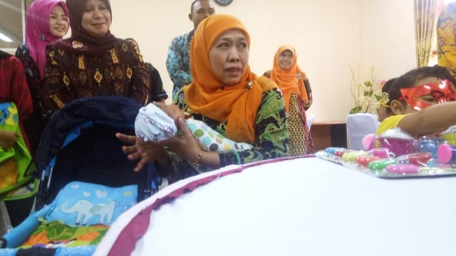 Mensos kunjungi pasangan Joni-Isa di Panti Sosial  (Foto: Wandha Hidayat/kumparan)