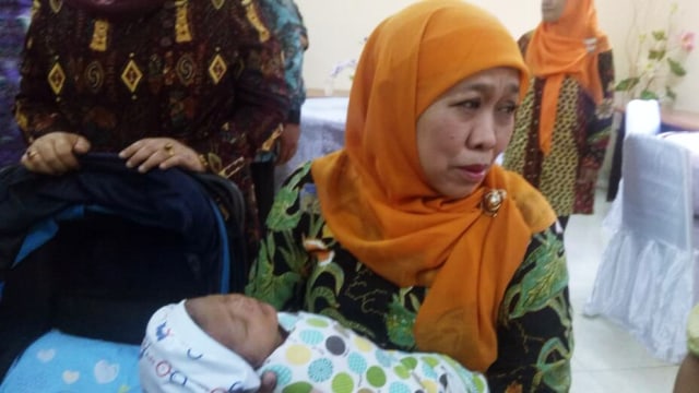 Mensos kunjungi pasangan Joni-Isa di Panti Sosial  (Foto: Wandha Hidayat/kumparan)