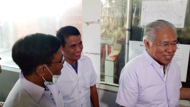 Mendag dan Mentan Kunjungi Rumah Pemotongan Ayam (Foto: Nicha Muslimawati/kumparan)