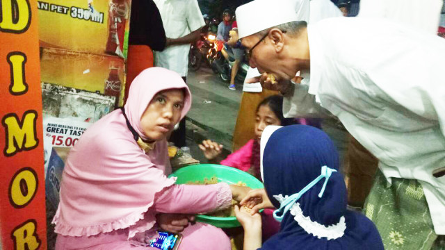 Buka Puasa Bersama di Masjid Al Hawi Condet. (Foto: Diah Harni/kumparan)