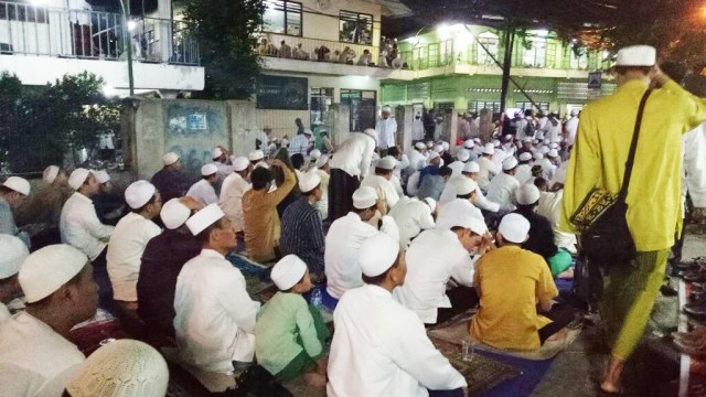 Buka Puasa Bersama di Masjid Al Hawi Condet. (Foto: Diah Harni/kumparan)