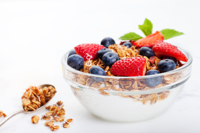 Yogurt dapat melancarkan sistem pencernaan (Foto: Thinkstock)