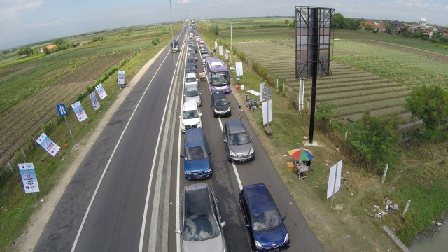 Macet di Gerbang tol Brebes Timur (Foto: Aditia Noviansyah/kumparan)