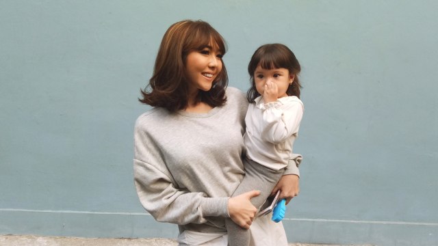 Gisella dan sang anak. (Foto: Yurika Kencana/kumparan)