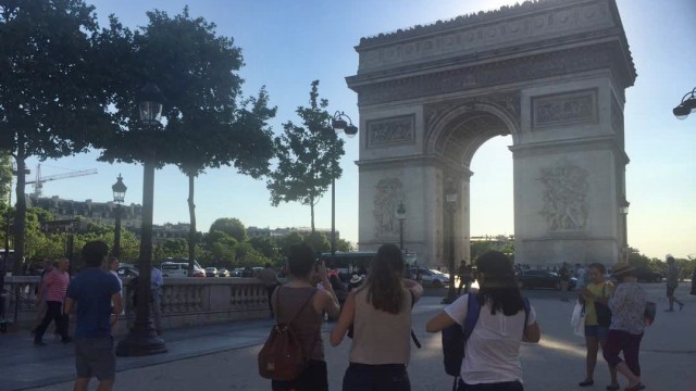 Situasi sekitar Arc de Triomphe (Foto: Dok. Said Didu)
