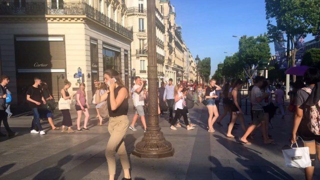 Champs-Elysees Avenue tetap ramai (Foto: Dok. Said Didu)