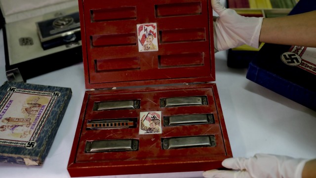 Harmonika peninggalan Nazi (Foto: AP/Natacha Pisarenko)