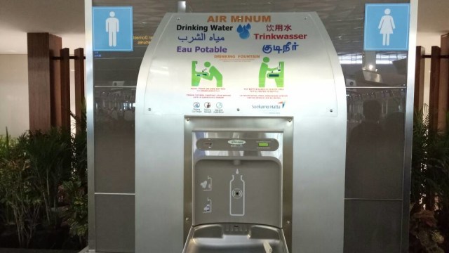 Fasilitas air minum di Bandara Soekarno-Hatta (Foto: Diah Harni/kumparan)