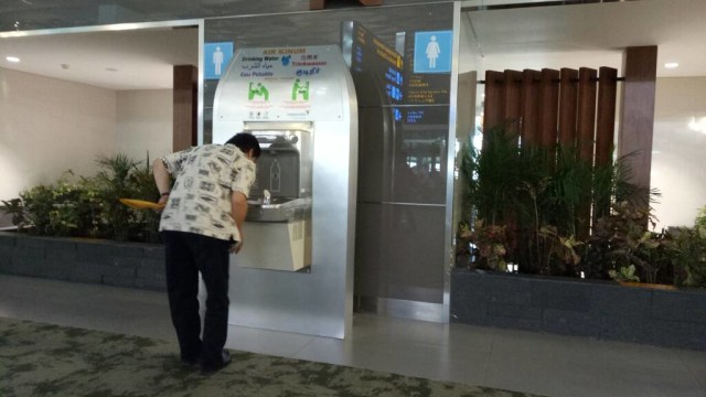 Fasilitas air minum di Bandara Soekarno-Hatta (Foto: Diah Harni/kumparan)