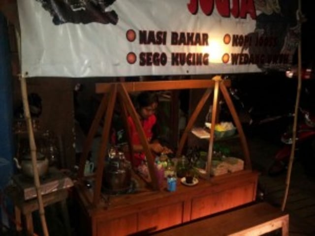 Monggo Pinarak! Kuliner Angkringan Wedangan Pandaan