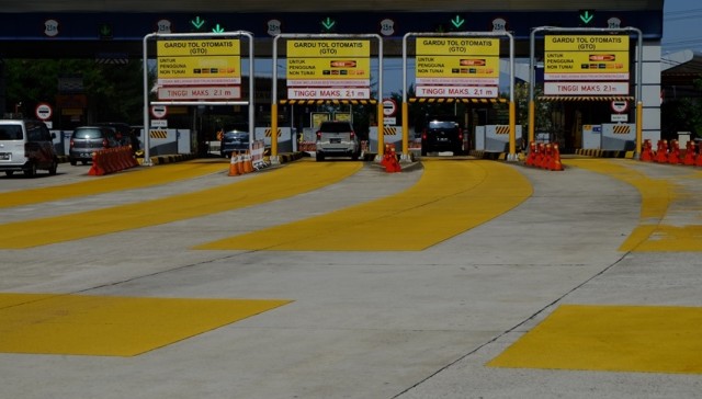 Gerbang tol e-money (Foto: Bank Mandiri)