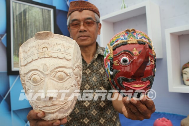 Topeng Malangan Dibuat oleh Pengrajin asal Tutur