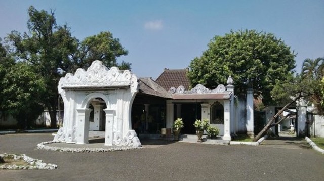Wisata Mudik: Tapak Tilas Sejarah Keraton Kasepuhan Cirebon