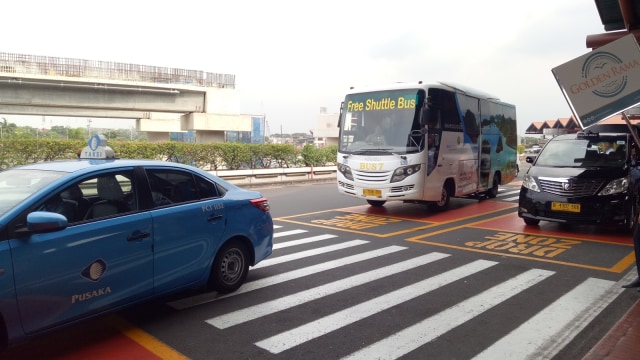 Shuttle Bus Bandara. (Foto: Amanaturrosyidah/kumparan)