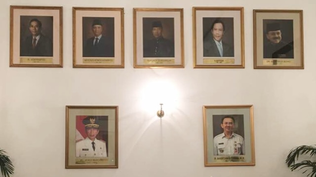 Lukisan Ahok dipajang di Balaikota DKI  (Foto: Instagram/@basukibtp)