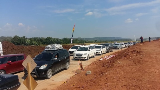 Situasi arus di exit Tol Gringsing Batang (Foto: Instagram/@satlantaspolresbatang)