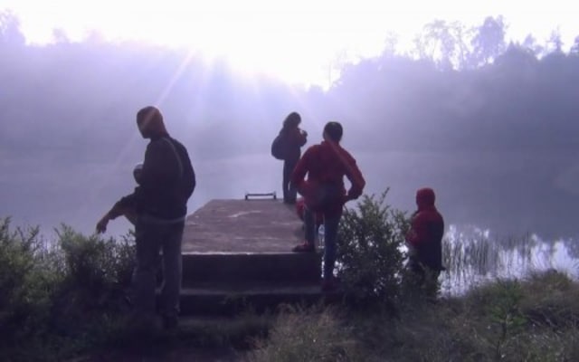 Berburu Sunrise Ranu Regulo di Kaki Semeru