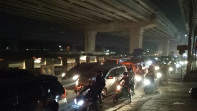 Suasana lalu lintas di Kalimalang. (Foto: Aditya Panji/kumparan)