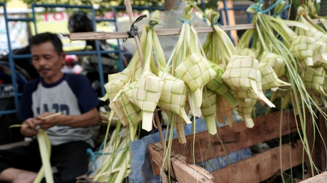 Penjual Ketupat (Foto: Aditia Noviansyah/kumparan)