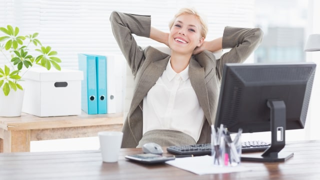 Posisi duduk yang salah bisa sebabkan sakit leher (Foto: Thinkstock)