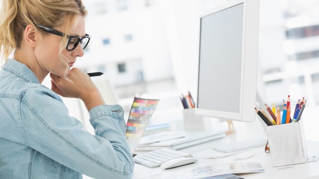 Mengalihkan Pandangan Mata Saat Duduk (Foto: Thinkstock)
