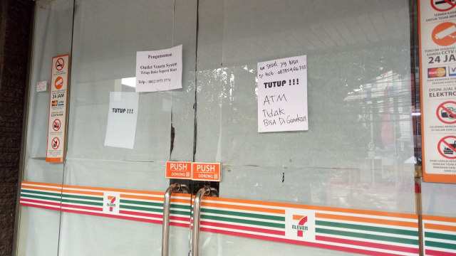 Gerai Sevel yang tutup di Mampang Prapatan (Foto: Novan Nurul/kumparan)