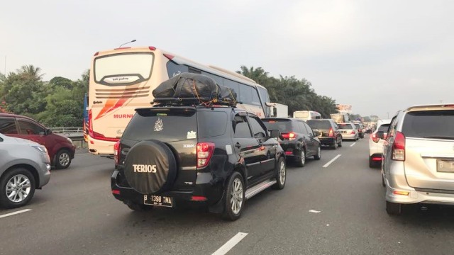KM 18-22 Tol Cikarang Utama Mulai Tersendat. (Foto: Dewi Rachmat Kusuma/kumparan)
