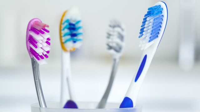 Biarkan kepala sikat gigi terbuka. (Foto: Thinkstock)