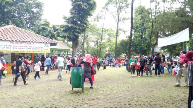 Keramaian Ragunan.  (Foto: Ochi Amanaturrosyidah/kumparan)