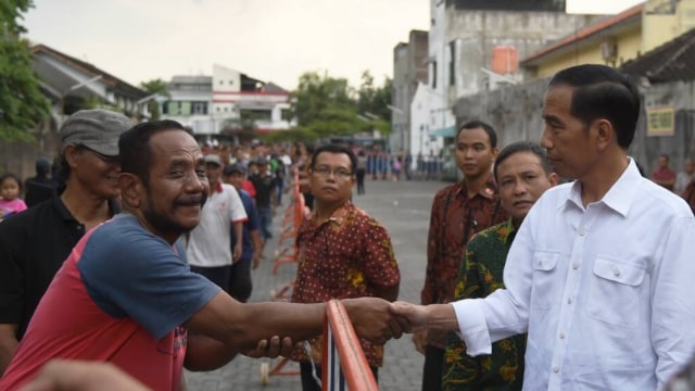 Antusiasme warga bertemu dengan Jokowi. (Foto: Rusman - Biro Pers Setpres)