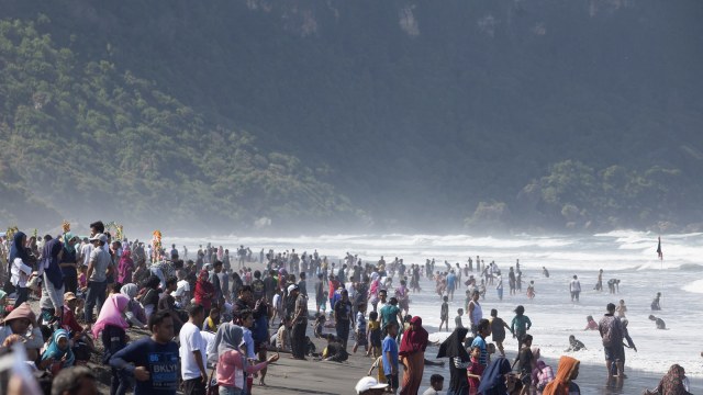 Pantai Parangtritis, Yogyakarta Foto: ANTARA FOTO/Andreas Fitri Atmoko