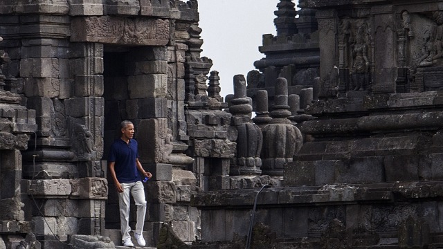Barack Obama di Candi Prambanan (Foto: ANTARA FOTO/Anis Efizudin)