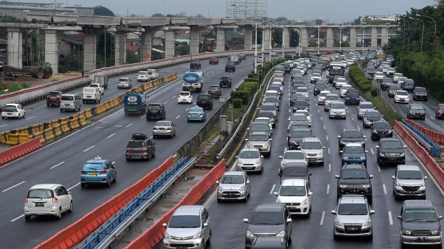 Tol dalam kota mulai ramai (Foto: Antara/Sigid Kurniawan)