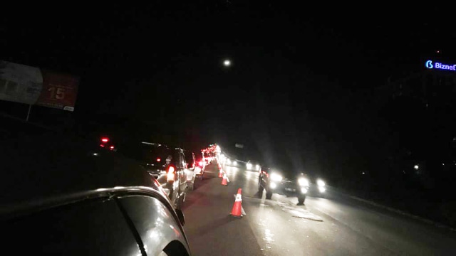 Kemacetan di Tol Cikampek arah Jakarta. (Foto: Dewi Rachmat/kumparan)