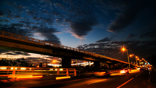 Ilustrasi Jalan Tol. (Foto: Pixabay)