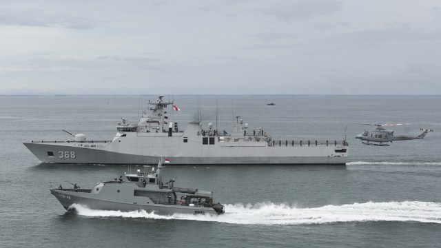 Parade unsur Satgas Trilateral Maritim (Foto: Antara/Zabur Karuru)
