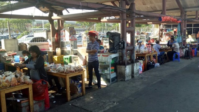 Penjual makanan di area Bandara Soekarno Hatta (Foto: Johanes Hutabarat/kumparan)
