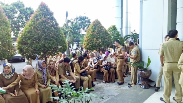 PNS yang datang terlambat. (Foto: Nadia Jovita Injilia Riso/kumparan)